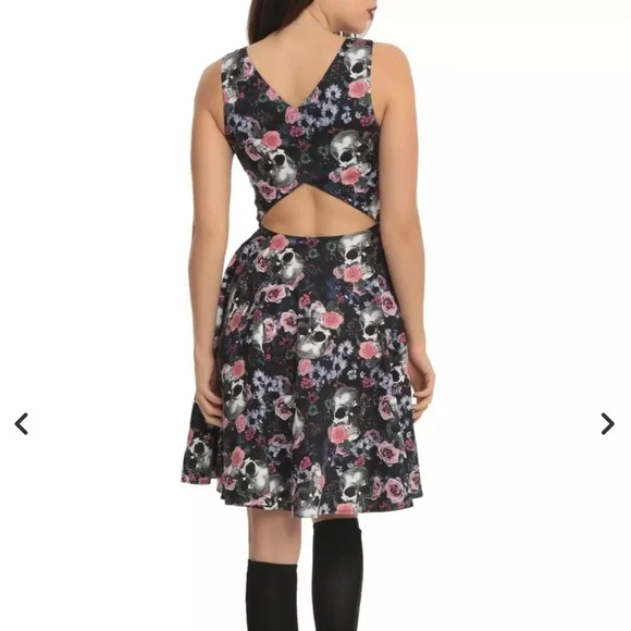 Floral Sleeveless Dress - Black and Pink - Picture 2 of 5